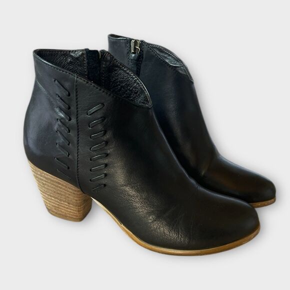 Davos Gomma Black Leather Ankle Booties Sz 9 Gently Loved, Stylish & Comfortable - Picture 1 of 9